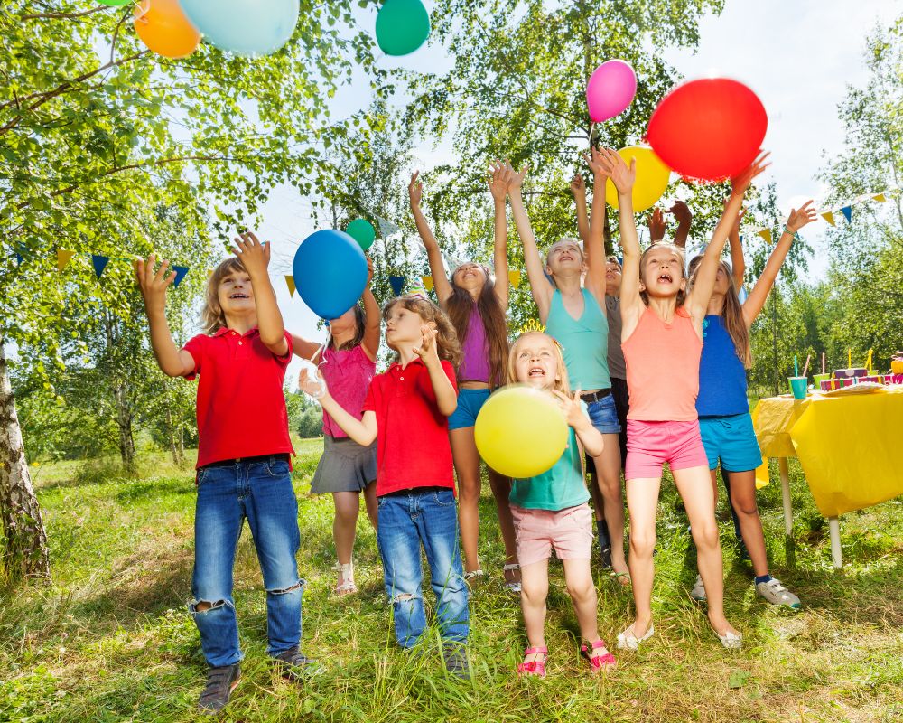 Ballons colorés pour fête d'anniversaire d'enfants